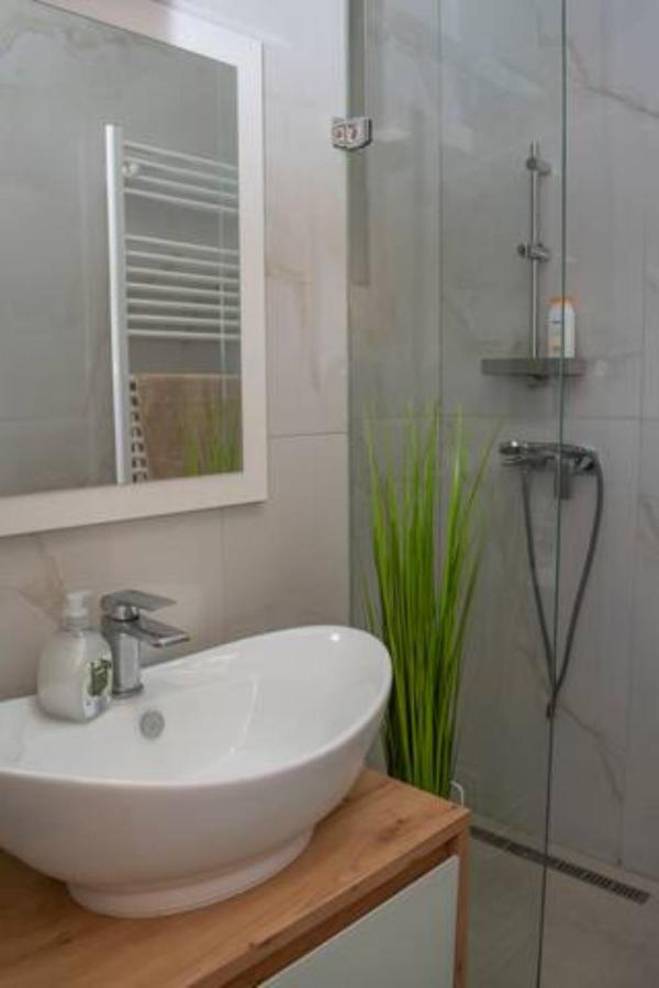Elegant Stylish Modern Downtown Home Next 2 Danube บูดาเปสต์ ภายนอก รูปภาพ