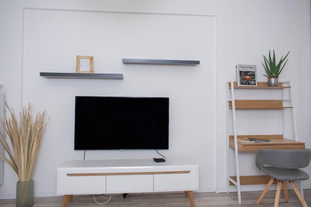 Elegant Stylish Modern Downtown Home Next 2 Danube บูดาเปสต์ ภายนอก รูปภาพ